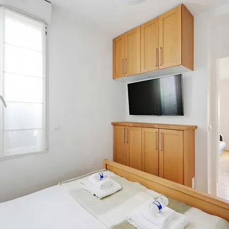 As-9-Voltaire-2-Rdc - 1Br-4P- Suresnes Daire *