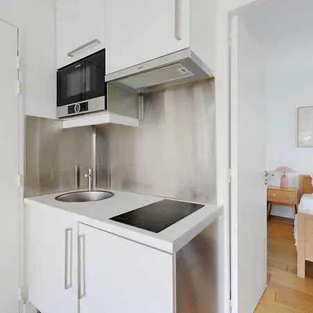 Daire As-9-Voltaire-2-Rdc - 1Br-4P- Suresnes Suresnes