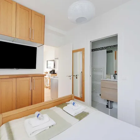 Daire As-9-Voltaire-2-Rdc - 1Br-4P- Suresnes *