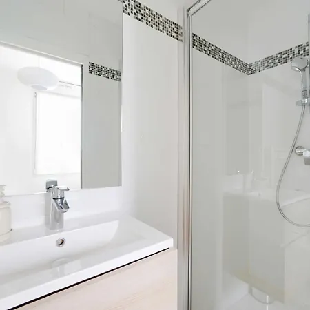 Daire As-9-Voltaire-2-Rdc - 1Br-4P- Suresnes Suresnes